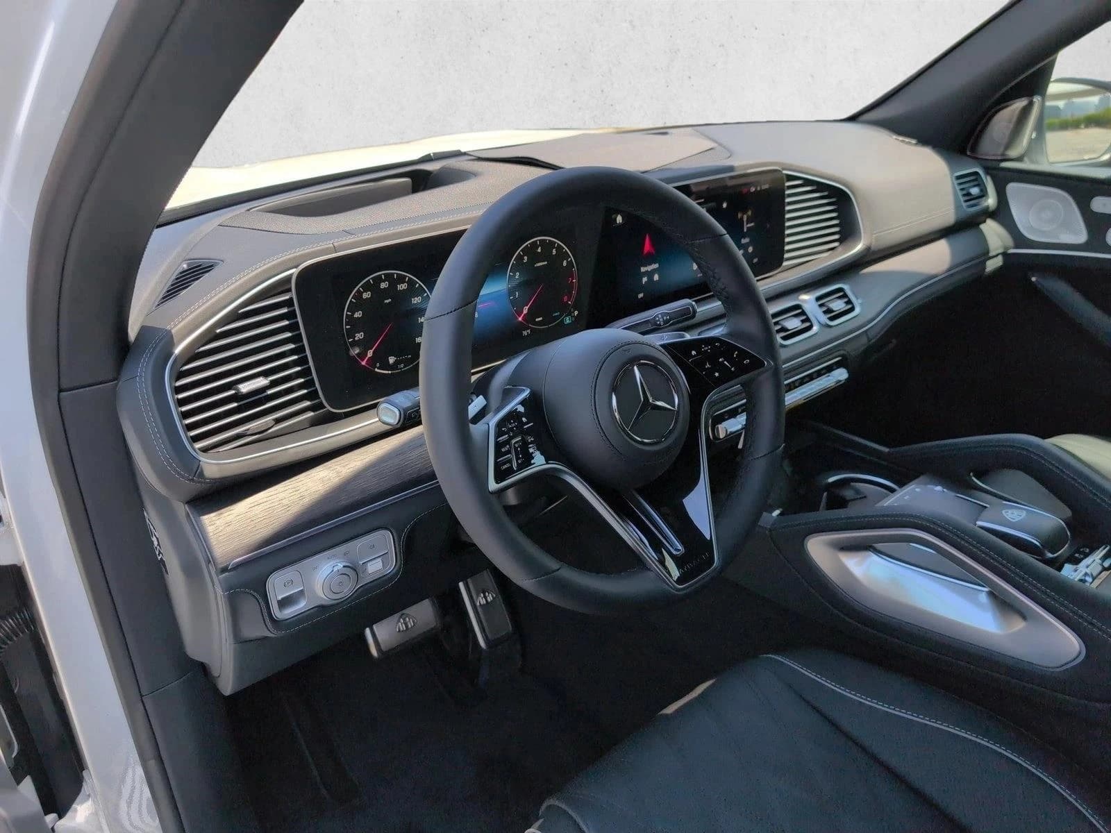 Mercedes-Benz GLS Maybach GLS 600 4MATIC SUV 2026 — side view