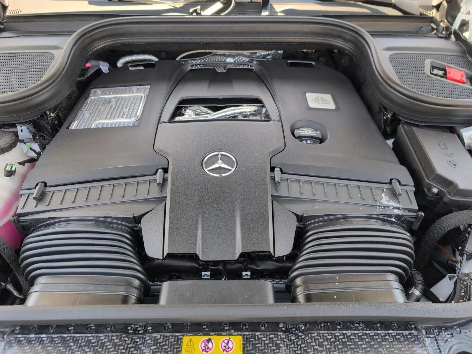 Mercedes-Benz GLS Maybach GLS 600 4MATIC SUV 2026 — side view