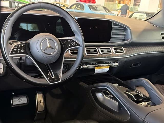 Mercedes-Benz GLS Maybach GLS 600 4MATIC SUV 2026 — side view