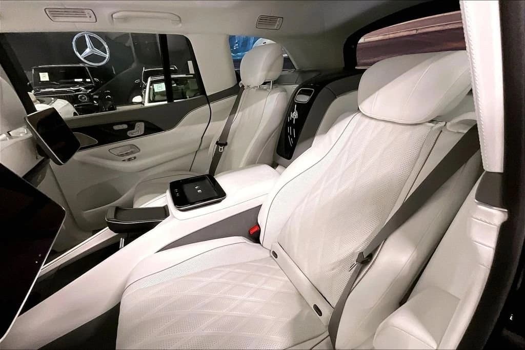 Mercedes-Benz GLS Maybach GLS 600 4MATIC SUV 2026 — side view