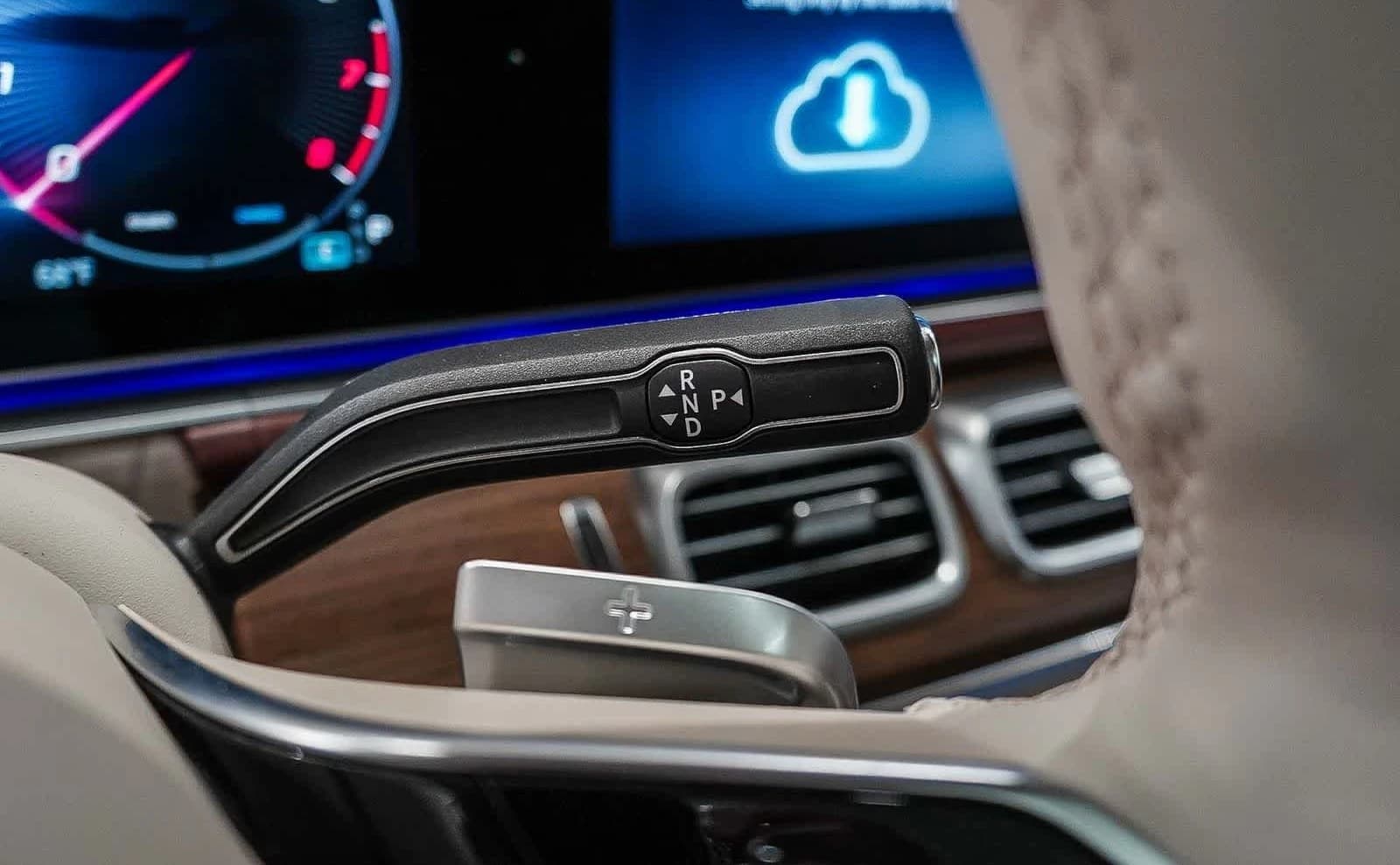 Mercedes-Benz GLS Maybach GLS 600 4MATIC SUV 2026 — side view