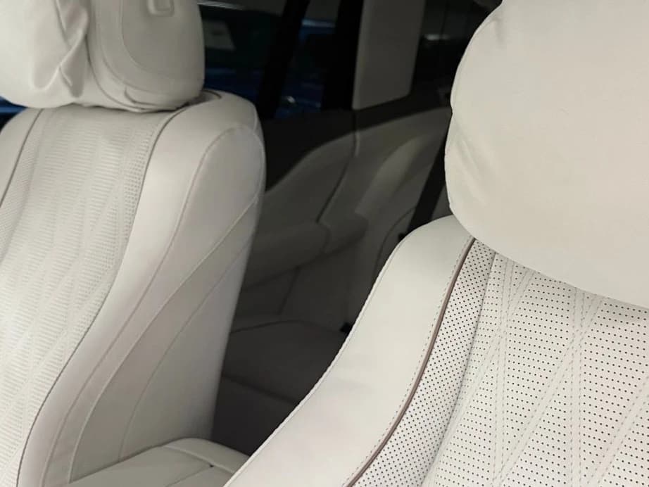 Mercedes-Benz GLS Maybach GLS 600 4MATIC SUV 2026 — side view