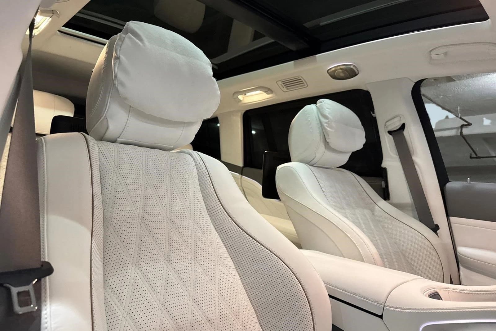 Mercedes-Benz GLS Maybach GLS 600 4MATIC SUV 2026 — side view