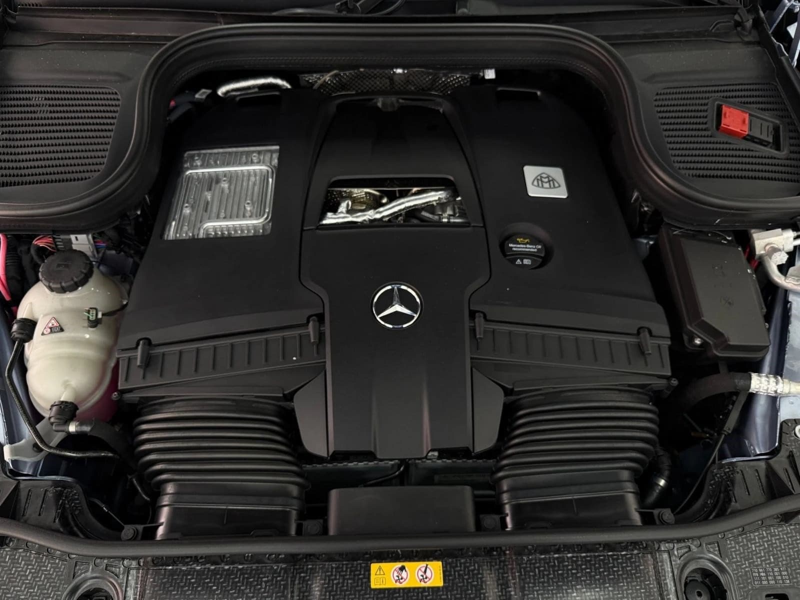 Mercedes-Benz GLS Maybach GLS 600 4MATIC SUV 2026 — side view