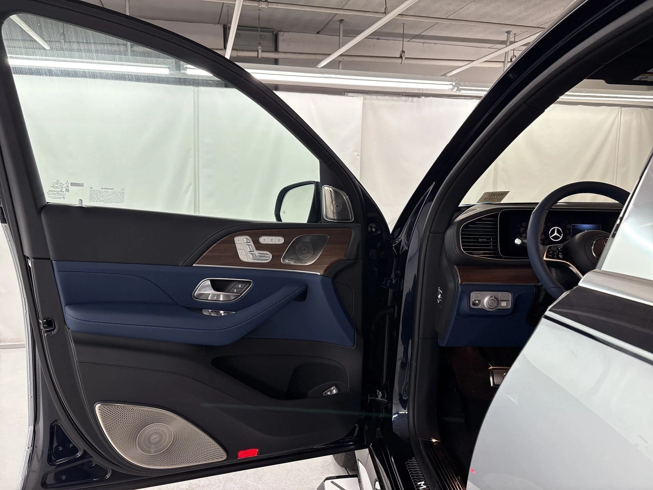 Mercedes-Benz GLS Maybach GLS 600 4MATIC SUV 2026 — side view