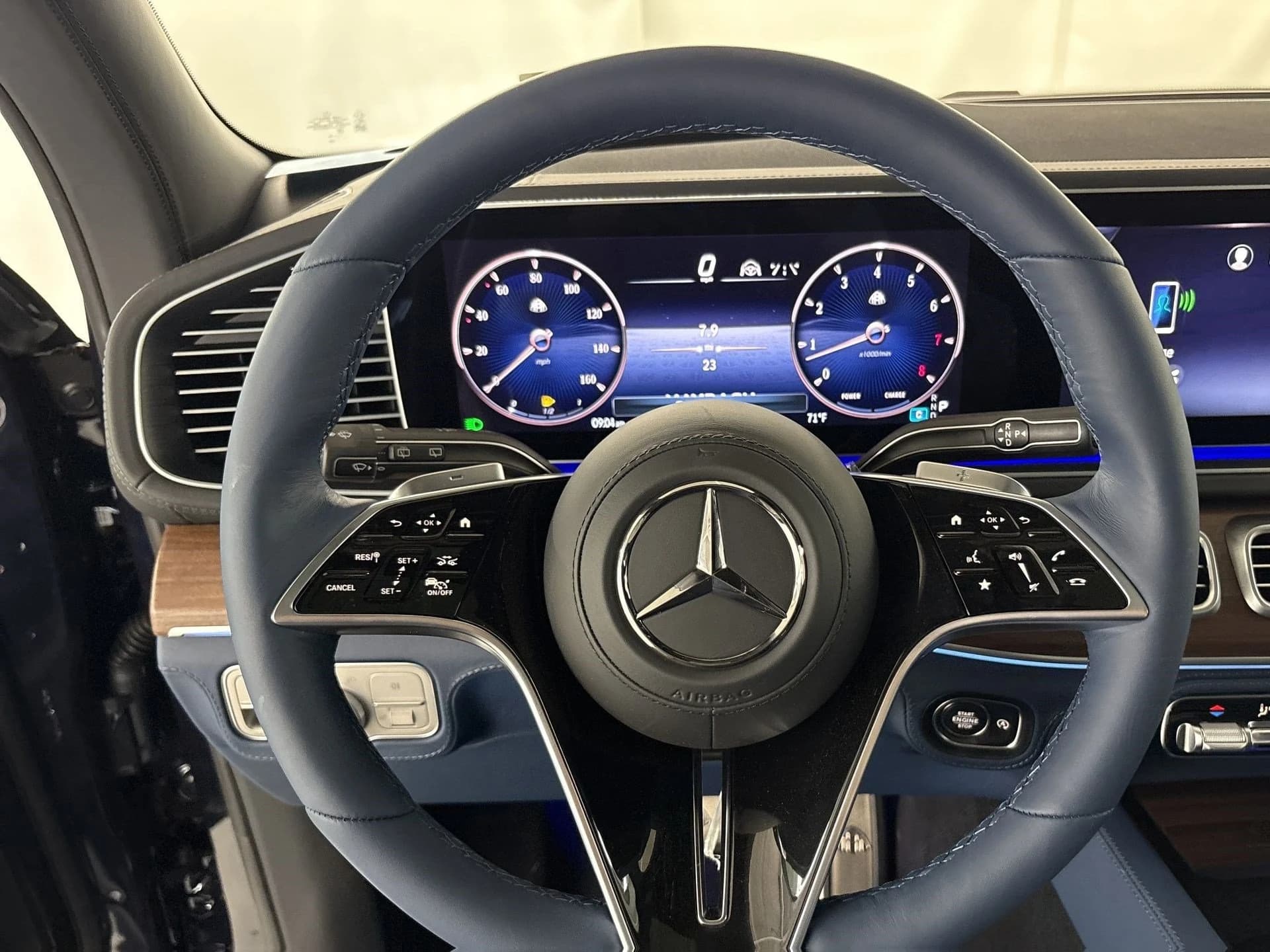 Mercedes-Benz GLS Maybach GLS 600 4MATIC SUV 2026 — side view