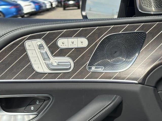 Mercedes-Benz GLS Maybach GLS 600 4MATIC SUV 2026 — side view