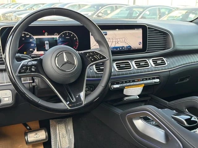 Mercedes-Benz GLS Maybach GLS 600 4MATIC SUV 2026 — side view