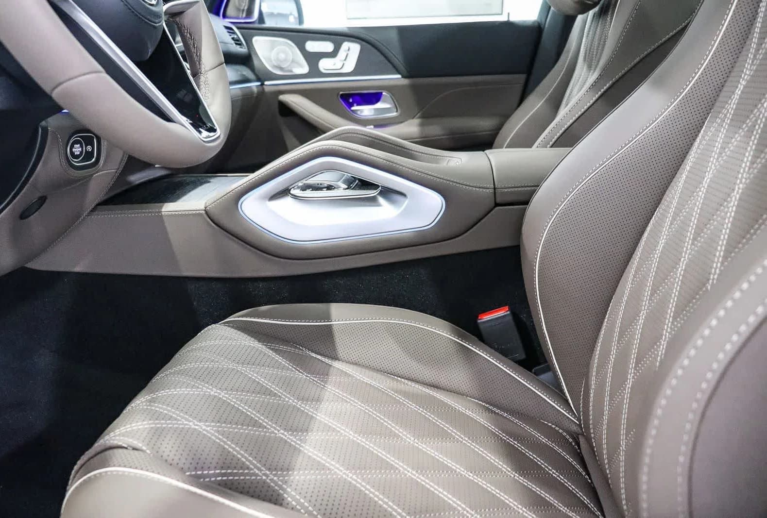 Mercedes-Benz GLS Maybach GLS 600 4MATIC SUV 2026 — side view