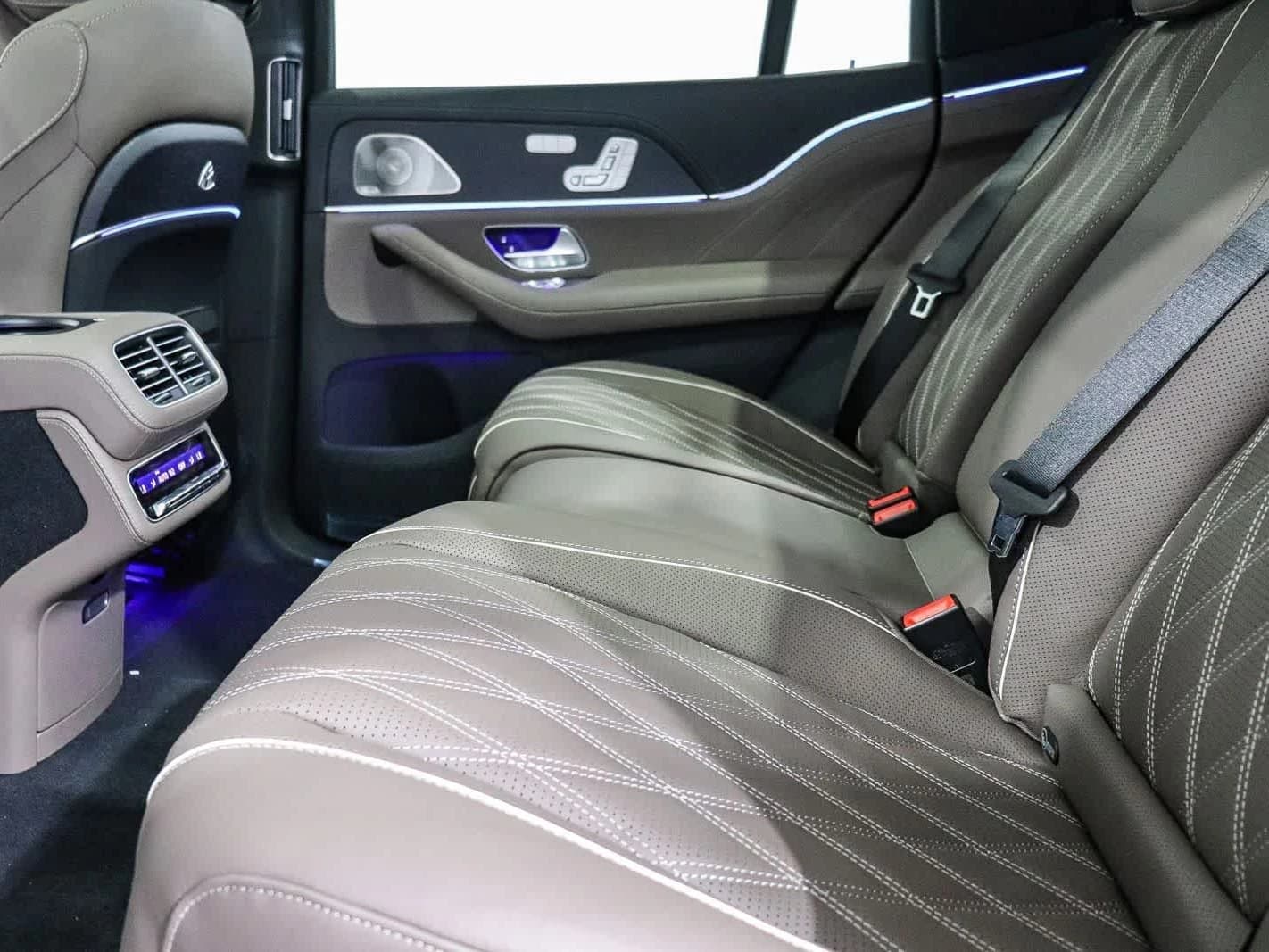 Mercedes-Benz GLS Maybach GLS 600 4MATIC SUV 2026 — side view