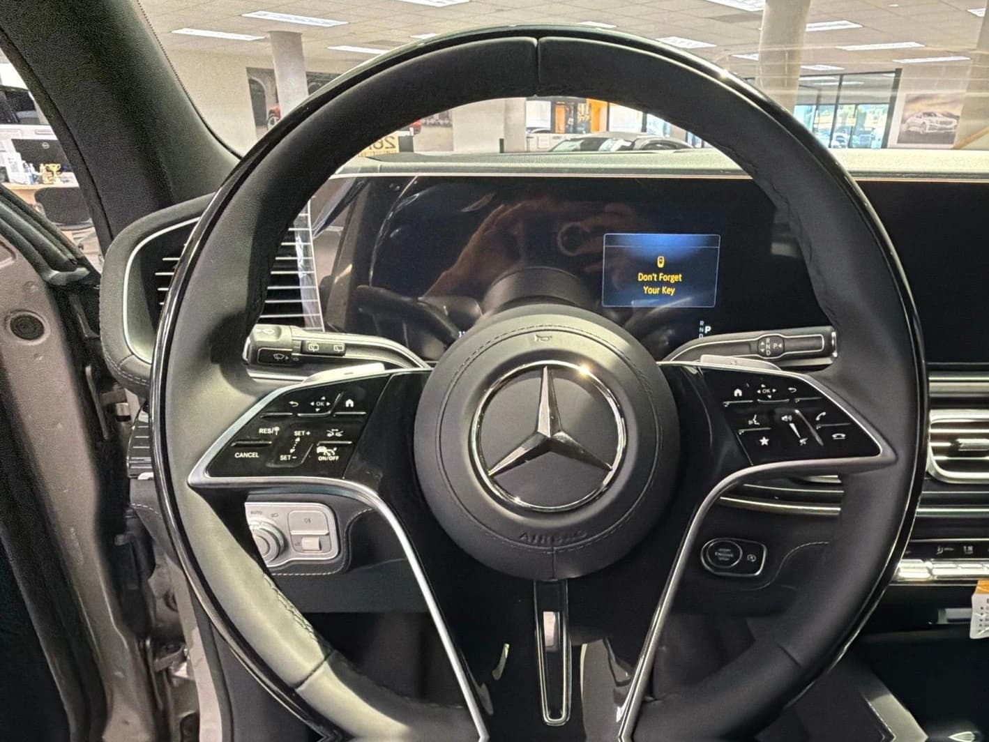 Mercedes-Benz GLS Maybach GLS 600 4MATIC SUV 2026 — side view