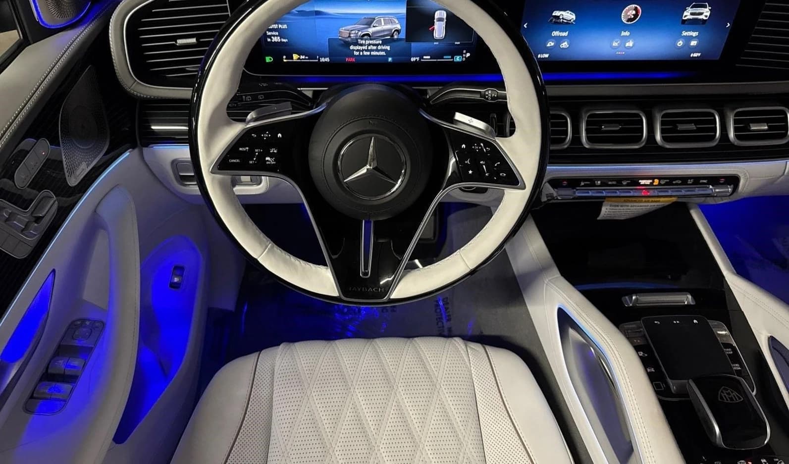Mercedes-Benz GLS Maybach GLS 600 4MATIC SUV 2026 — side view