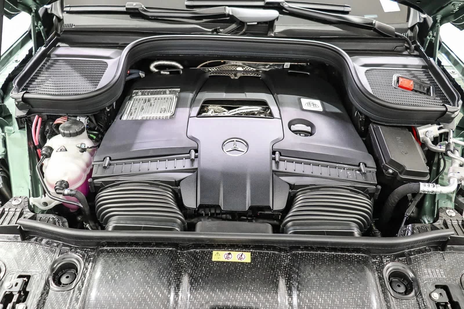 Mercedes-Benz GLS Maybach GLS 600 4MATIC SUV 2026 — side view