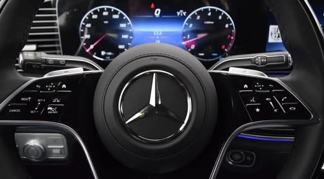 Mercedes-Benz GLS Maybach GLS 600 4MATIC SUV 2026 — side view