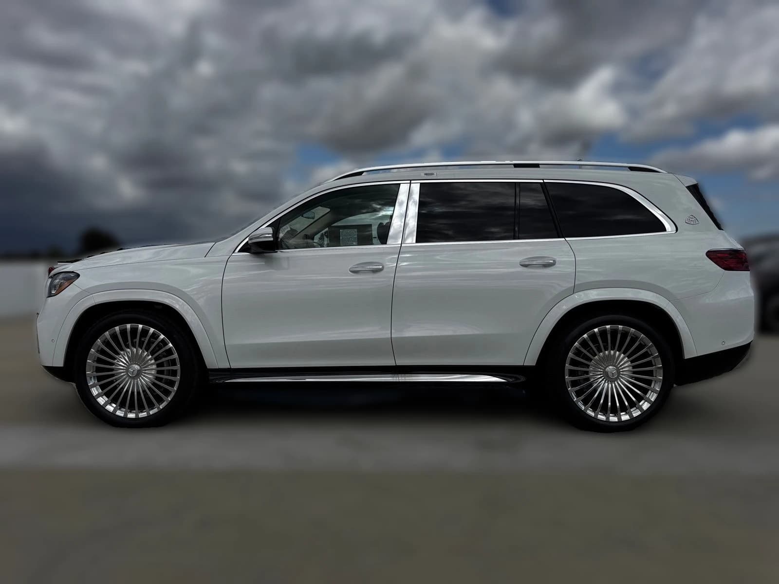 Mercedes-Benz GLS Maybach GLS 600 4MATIC SUV 2026 — side view