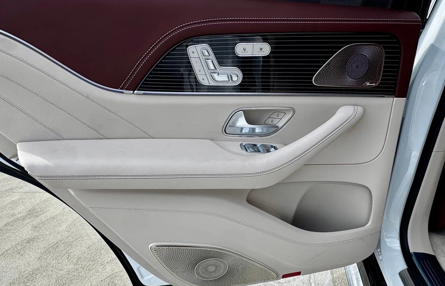 Mercedes-Benz GLS Maybach GLS 600 4MATIC SUV 2026 — side view