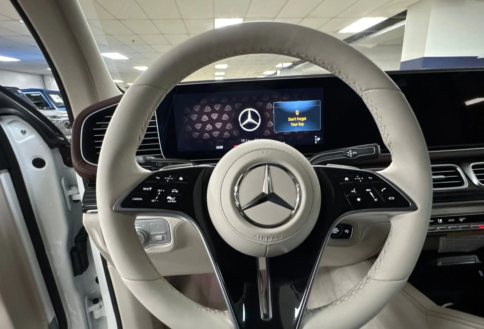 Mercedes-Benz GLS Maybach GLS 600 4MATIC SUV 2026 — side view