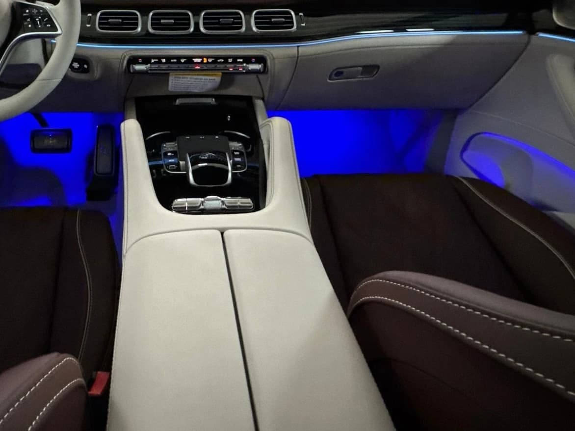 Mercedes-Benz GLS Maybach GLS 600 4MATIC SUV 2026 — side view