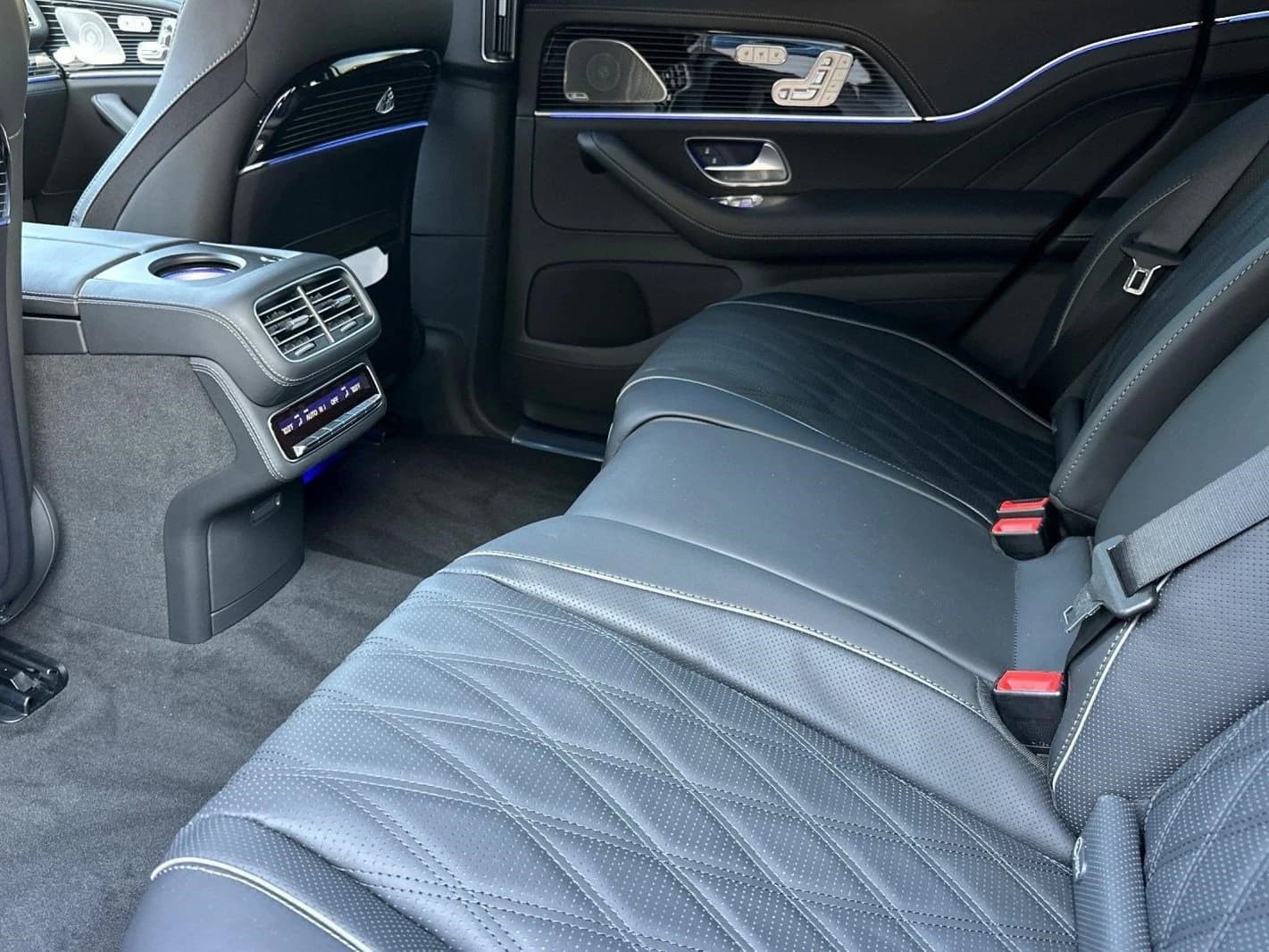 Mercedes-Benz GLS Maybach GLS 600 4MATIC SUV 2026 — side view