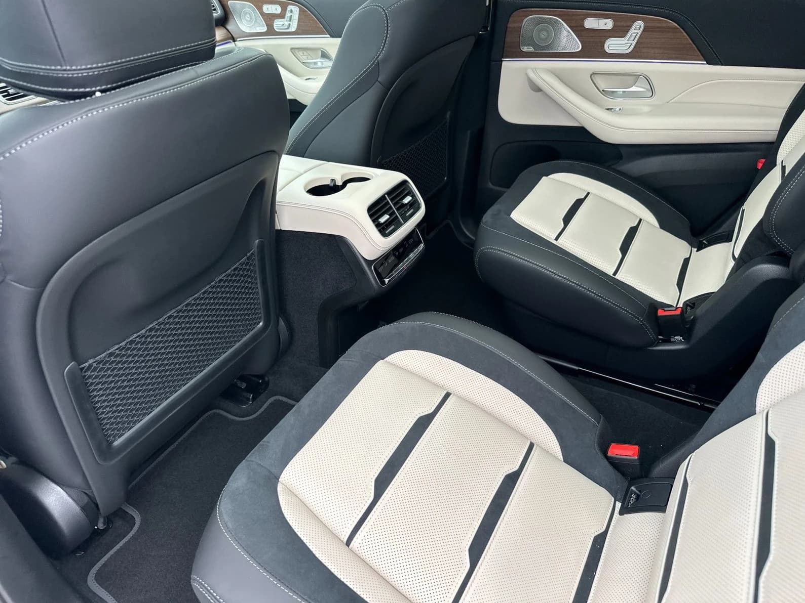 Mercedes-Benz GLS AMG GLS 63 4MATIC+ SUV 2026 — side view