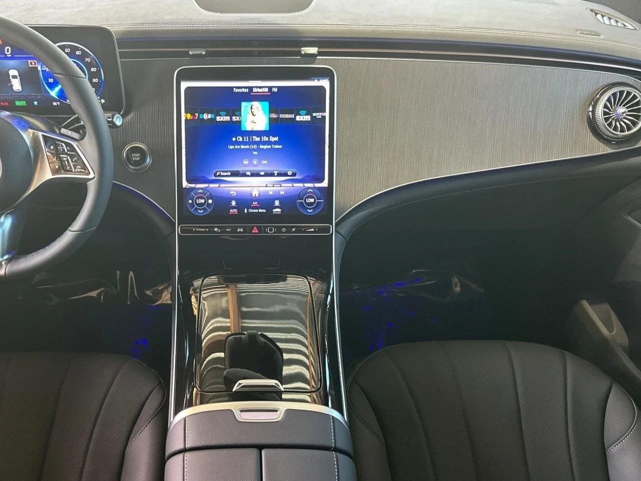 Mercedes-Benz EQE EQE 320 4MATIC SUV 2026 — side view