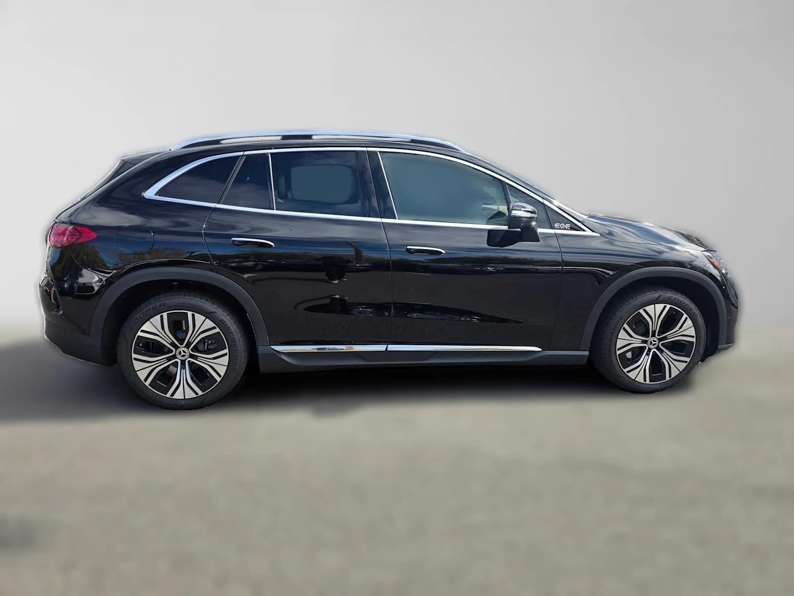 Mercedes-Benz EQE EQE 320 4MATIC SUV 2026 — side view