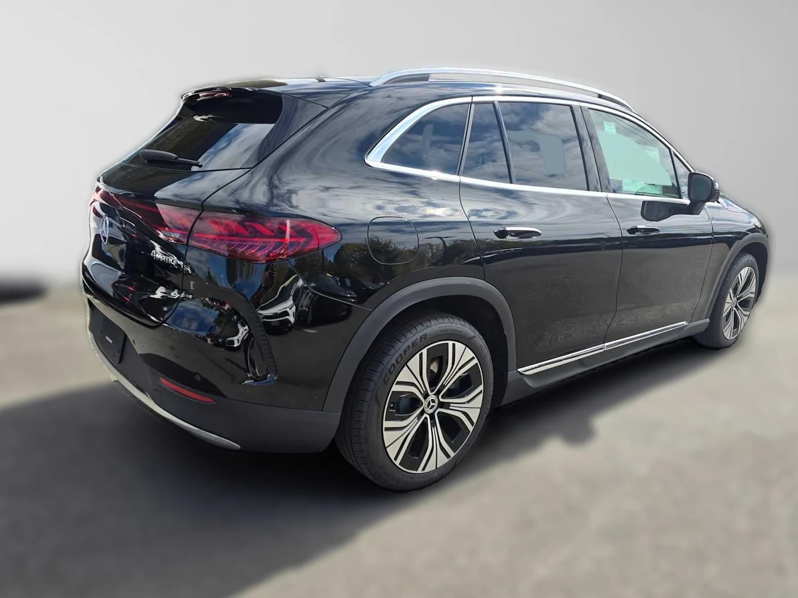 Mercedes-Benz EQE EQE 320 4MATIC SUV 2026 — side view