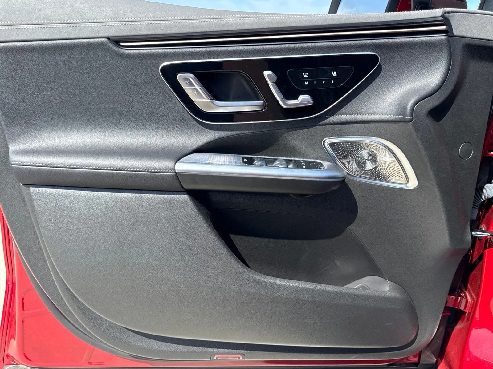 Mercedes-Benz EQE EQE 320+ SUV 2026 — side view