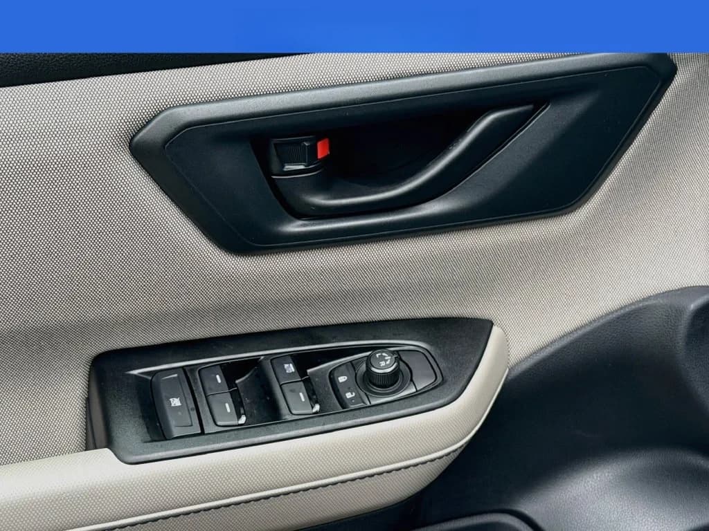 Subaru Forester Base AWD 2026 — side view