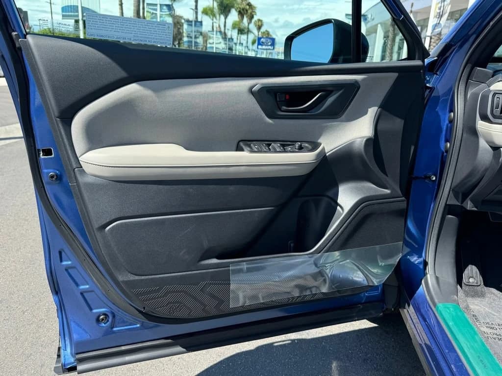 Subaru Forester Base AWD 2026 — side view