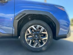 Subaru Forester Base AWD 2026 — side view