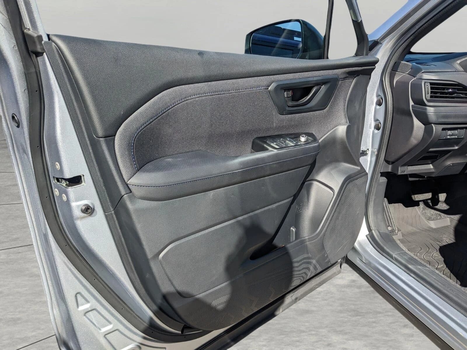 Subaru Forester Premium AWD 2026 — side view