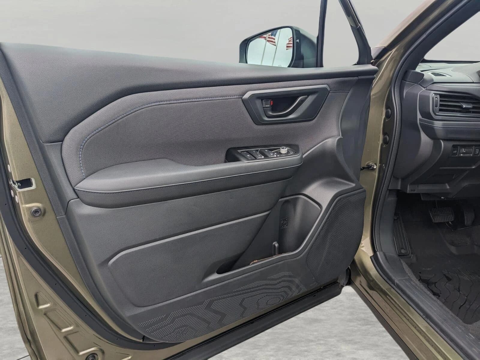 Subaru Forester Premium AWD 2026 — side view