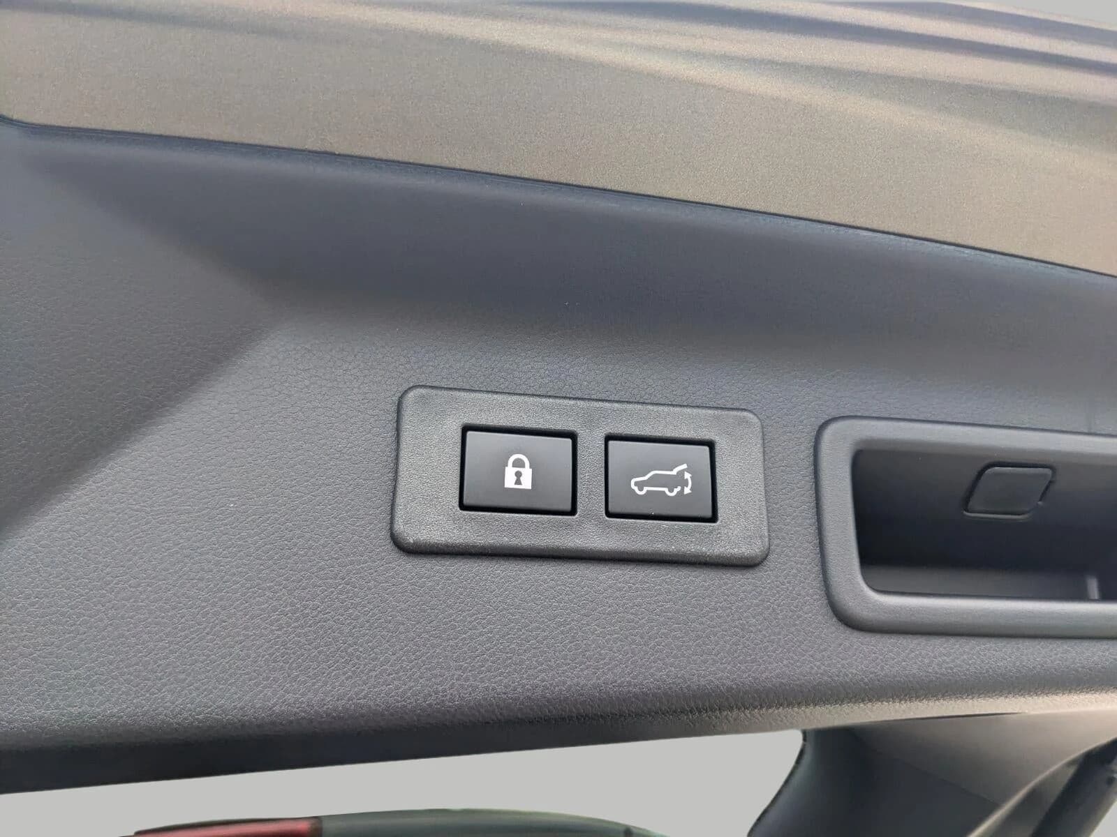 Subaru Forester Premium AWD 2026 — side view
