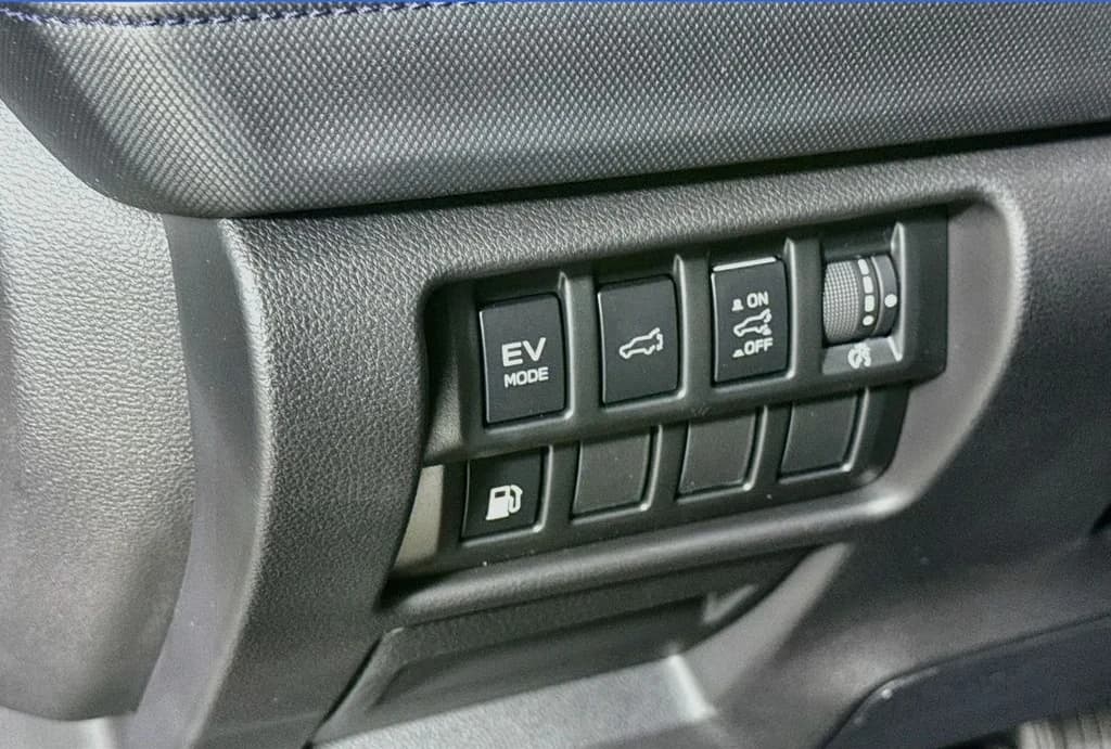 Subaru Forester Premium Hybrid AWD 2026 — side view