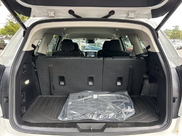 Subaru Ascent Premium 7-Passenger 2027 — side view