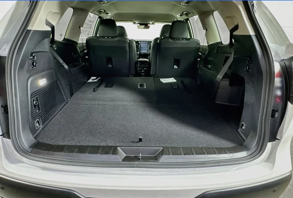 Subaru Ascent Premium 7-Passenger 2026 — side view