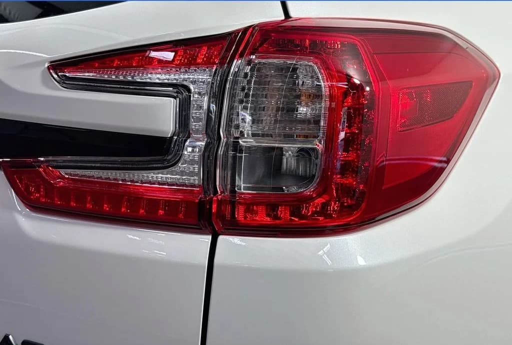 Subaru Ascent Premium 7-Passenger 2026 — side view