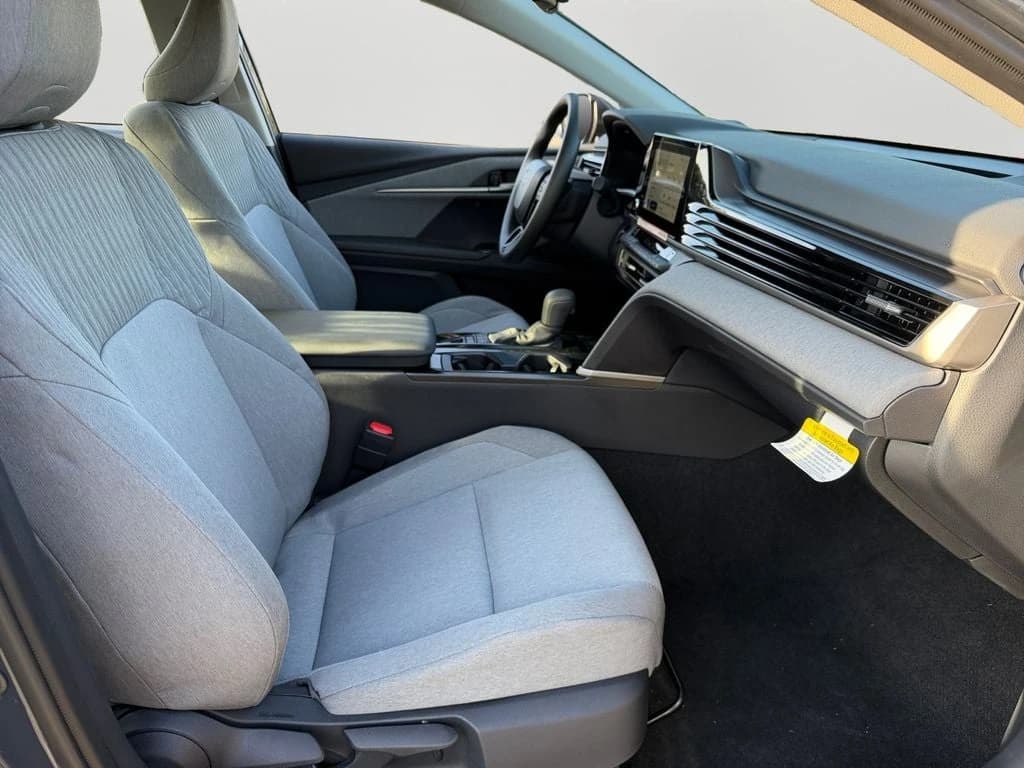 Toyota Camry LE (Natl) 2026 — side view