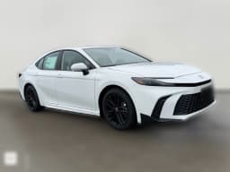 Toyota Camry SE (Natl) 2026 — side view