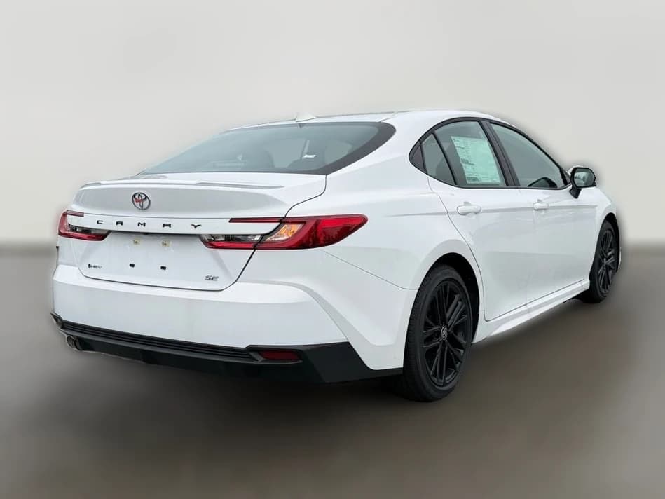 Toyota Camry SE (Natl) 2026 — side view