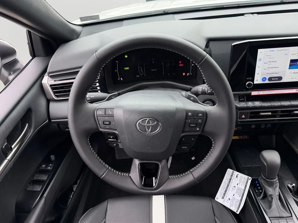 Toyota Camry SE (Natl) 2026 — side view