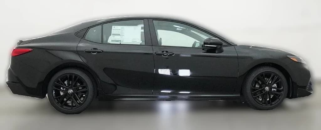 Toyota Camry SE (Natl) 2026 — side view
