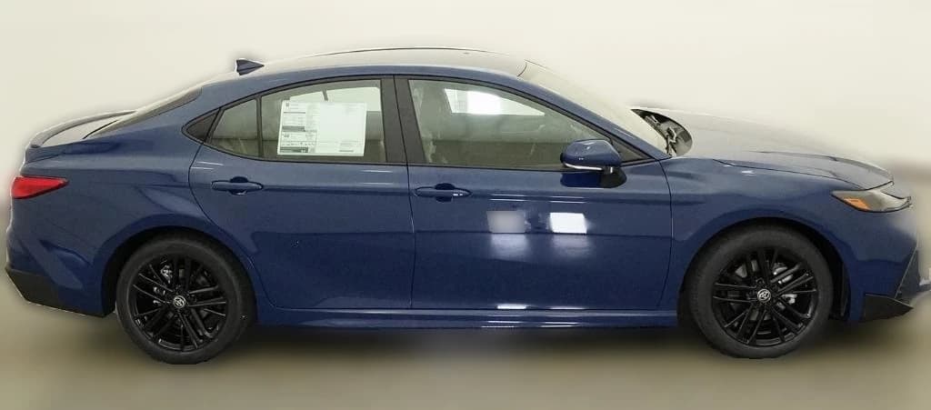 Toyota Camry SE (Natl) 2026 — side view