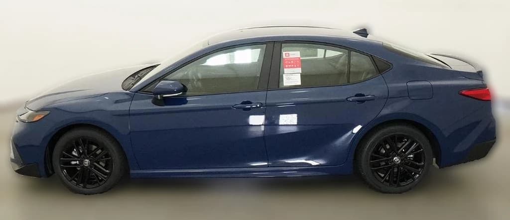 Toyota Camry SE (Natl) 2026 — side view