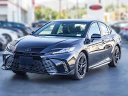 Toyota Camry SE (Natl) 2026 — side view