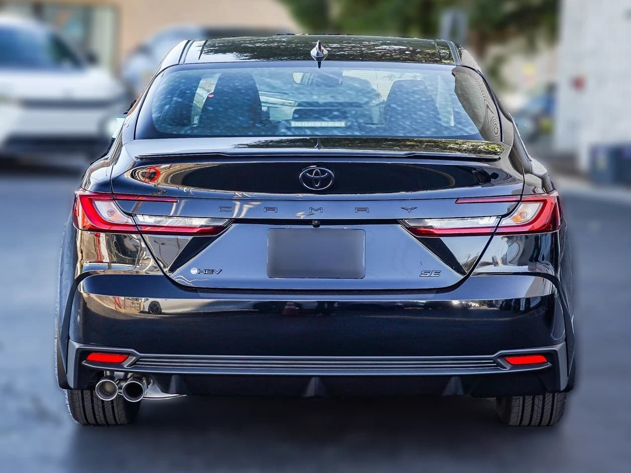 Toyota Camry SE (Natl) 2026 — side view