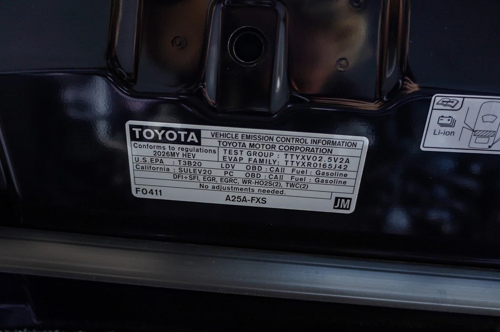 Toyota Camry SE (Natl) 2026 — side view