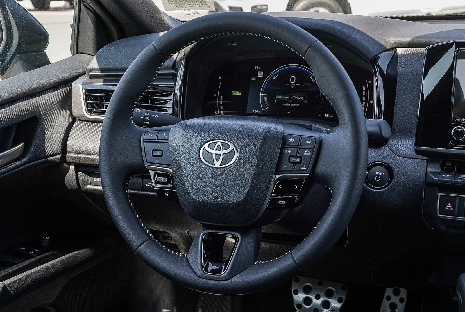 Toyota Camry SE (Natl) 2026 — side view