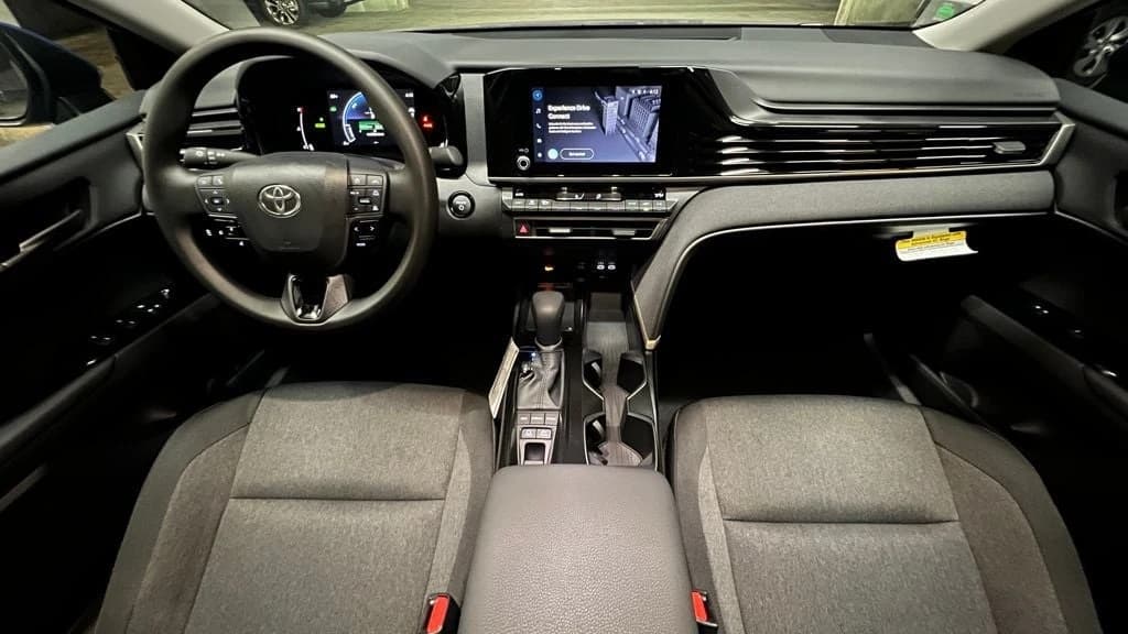 Toyota Camry LE (Natl) 2026 — side view